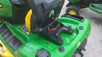 Газонокосарка John Deere X300 foto 6